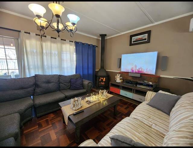 4 BEDROOM HOUSE FOR SALE IN VANDERBIJLPARK SW 1